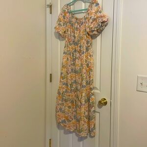 Jopra floral dress! Lovely soft puffed sleeves and pretty bottom ruffle. Size M